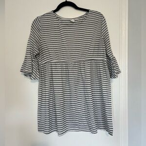 Old Navy maternity top. Black and white stripped size medium